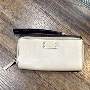 Kate spade wristlet wallet